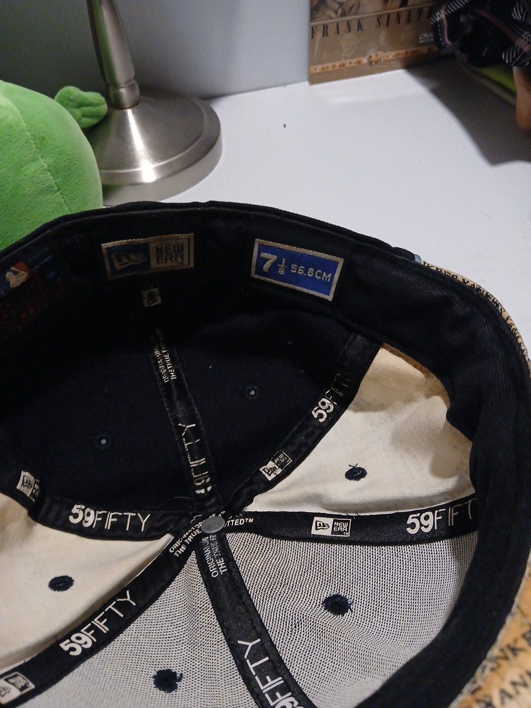 New Era New York Yankees 59FIFTY Fitted Hat Size 7 1/8 Navy Blue 7