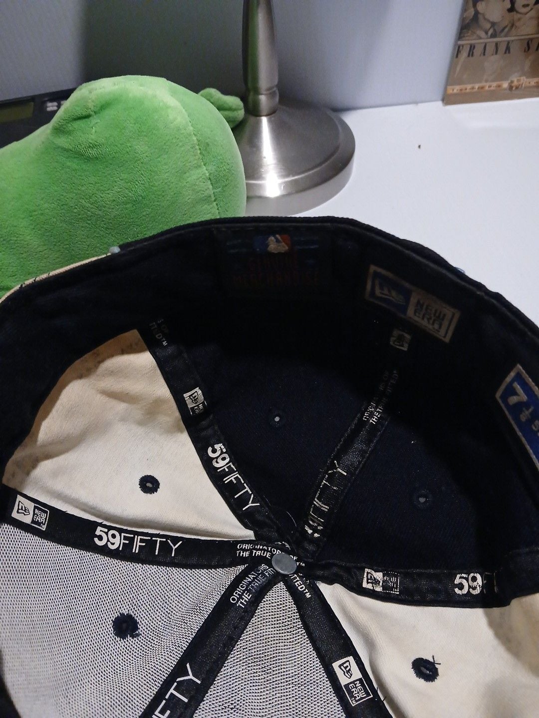 New Era New York Yankees 59FIFTY Fitted Hat Size 7 1/8 Navy Blue 9