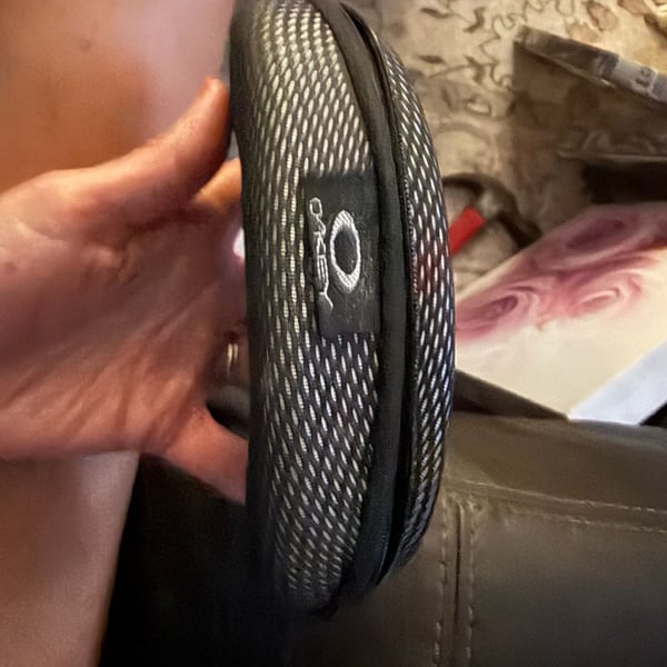 Oakley Clamshell Sunglass Hard Case Black Mesh Zip Closure