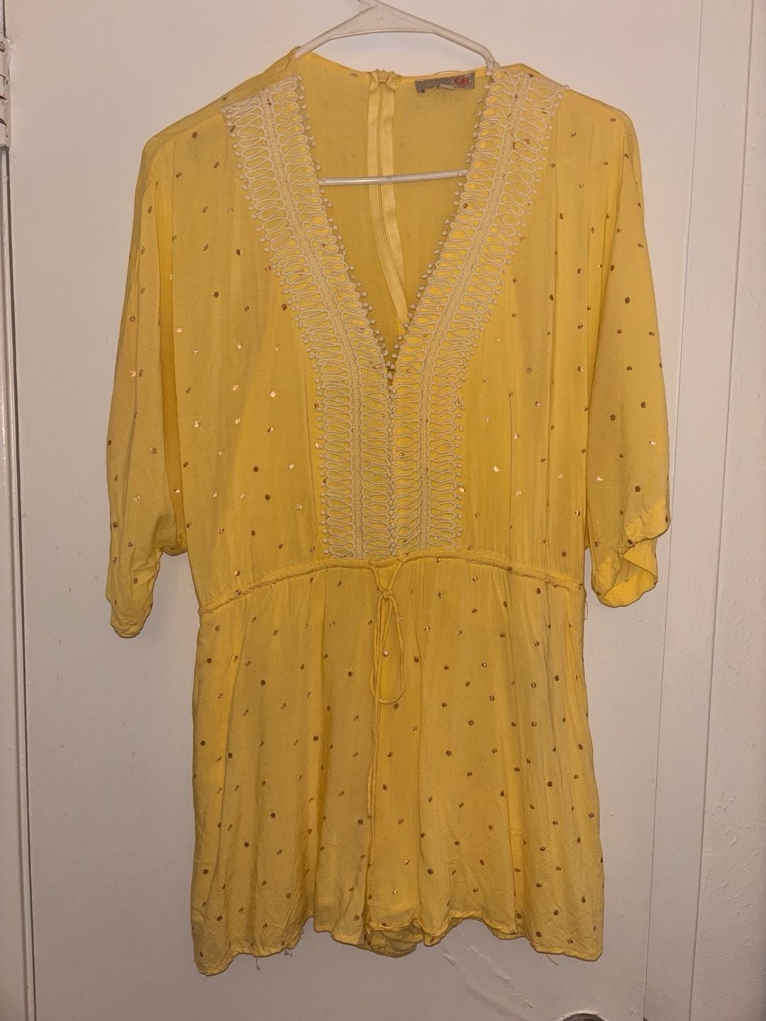 GB Romper Size M Yellow Gold Dot Lace Trim V-Neck Short Sleeve 2