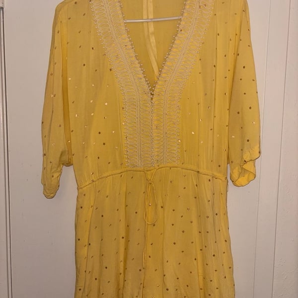 GB Romper Size M Yellow Gold Dot Lace Trim V-Neck Short Sleeve