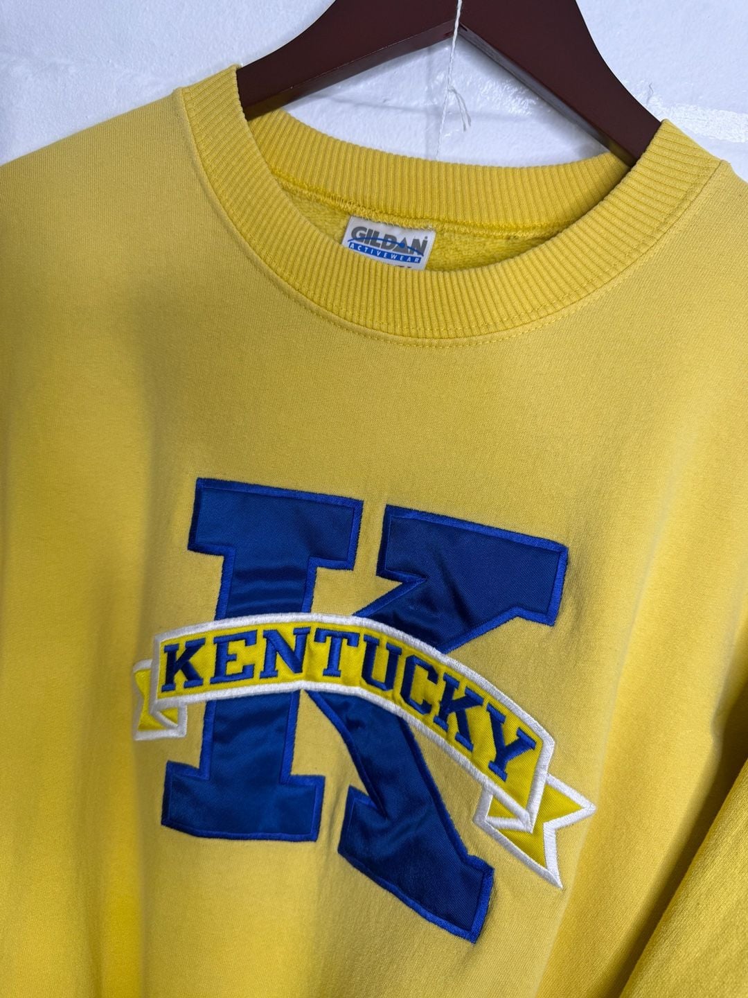 Gildan Kentucky Wildcats Sweatshirt Yellow Embroidered Logo Crewneck 3