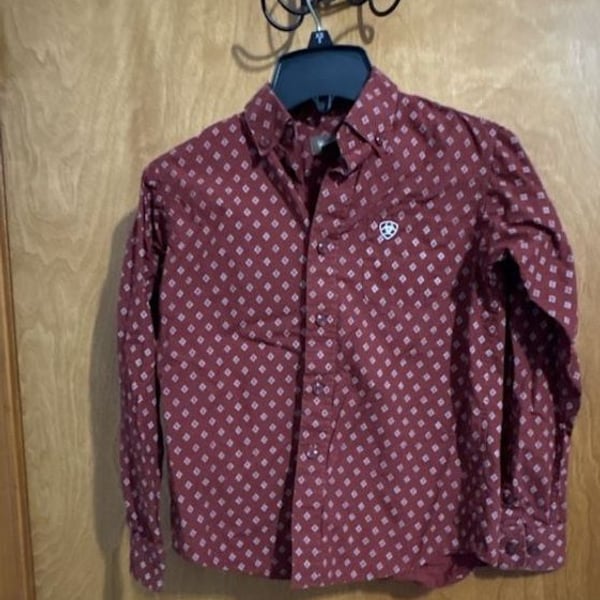 Ariat Long Boys Sleeve Button Up Shirt Size 8/8 Burgundy Geometric Print