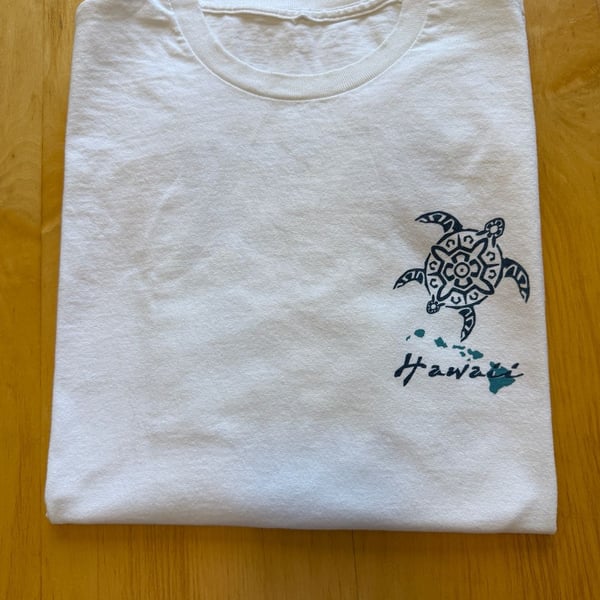 Hawaii Tribal Sea Turtle T-Shirt White Graphic Tee