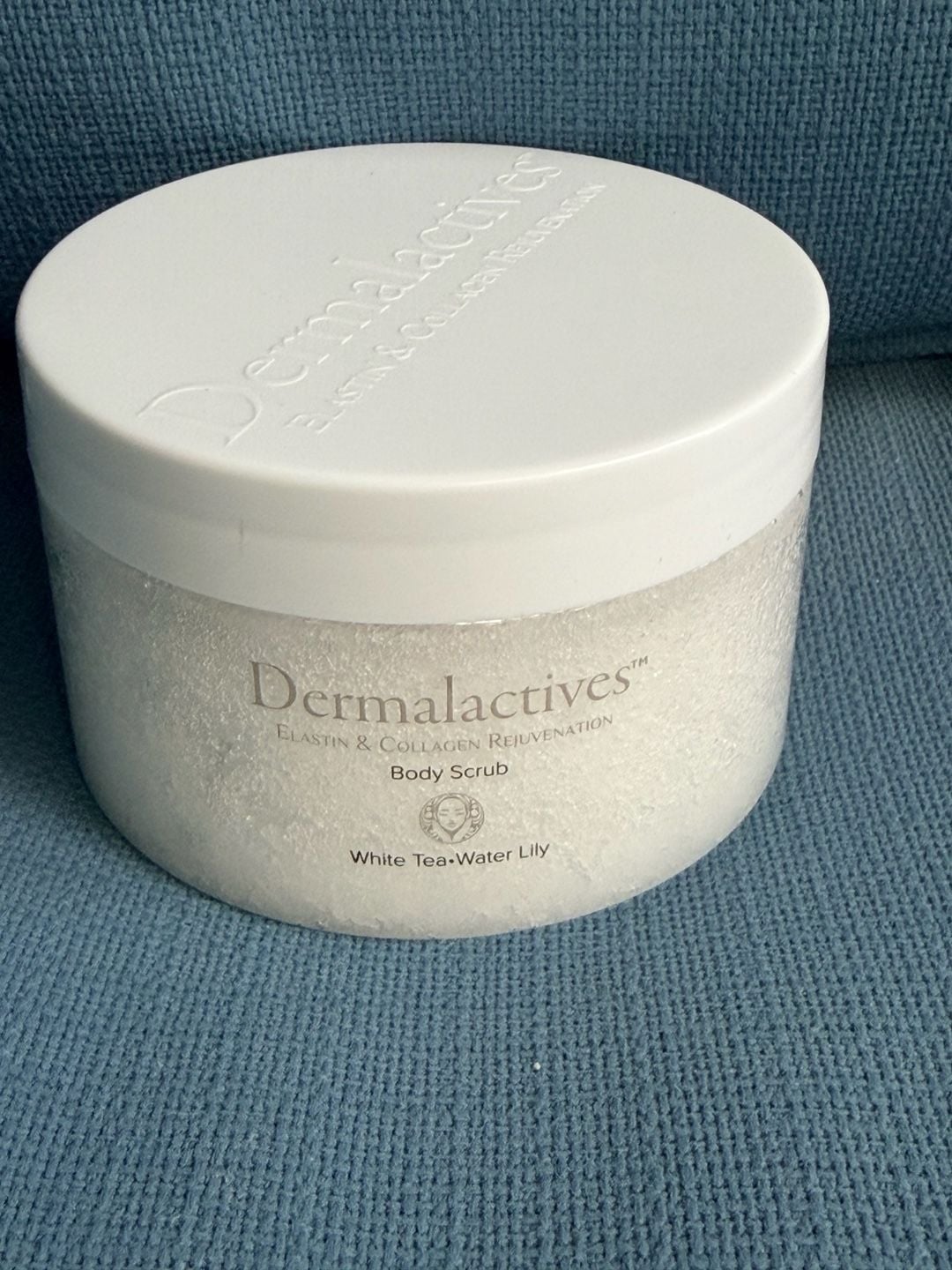 Dermalactives Body Scrub 14oz White Tea Water Lily 1