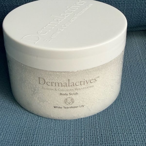 Dermalactives Body Scrub 14oz White Tea Water Lily