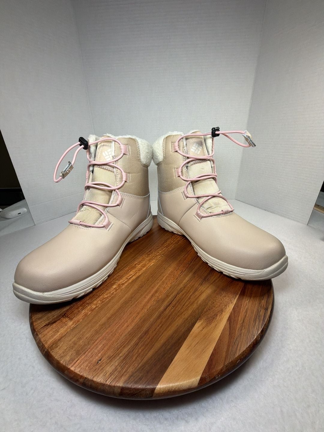 Columbia Youth Moritza Boot Size 6 Beige Faux Fur Winter Snow Boots 8