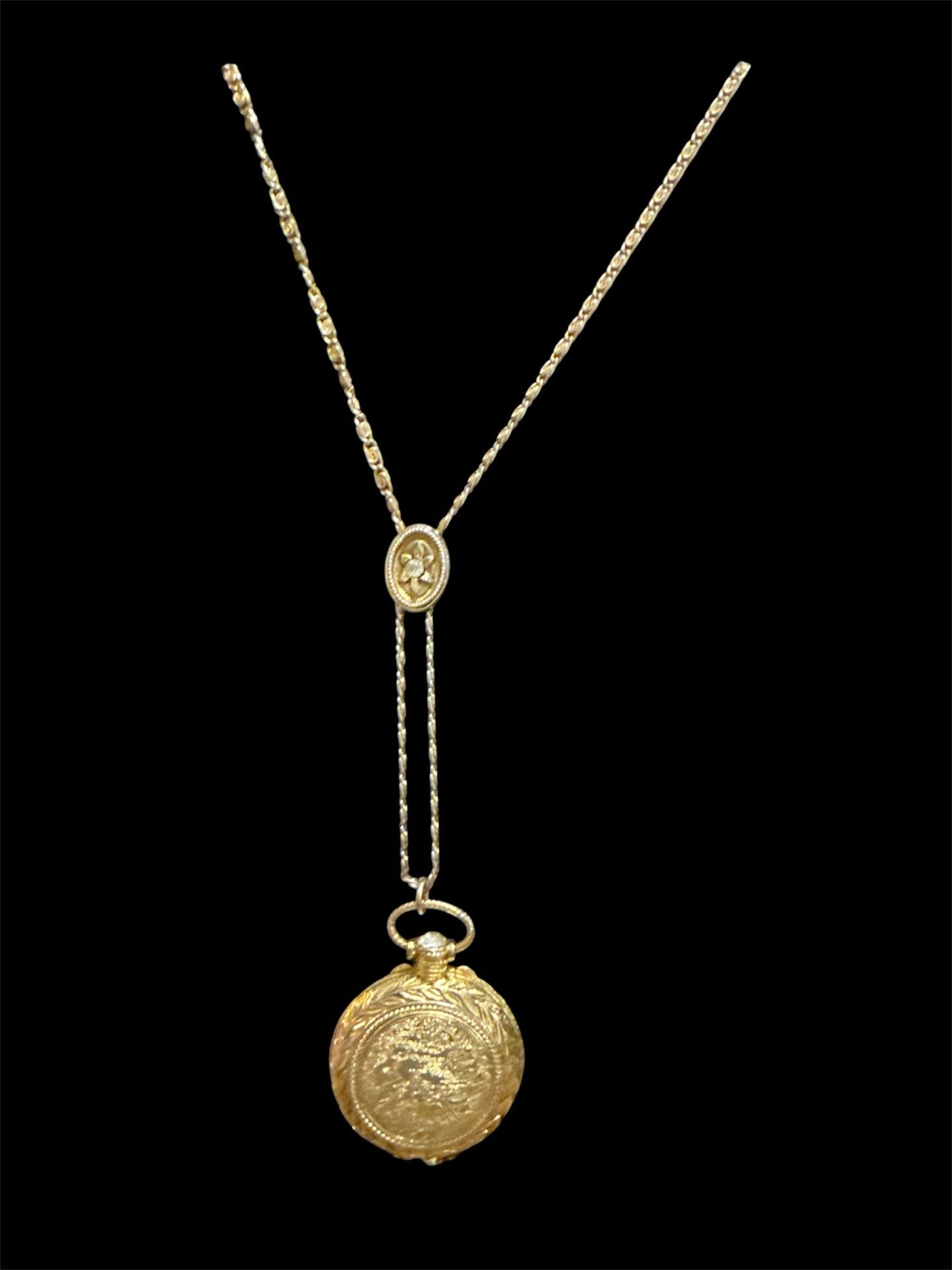 Vintage Max Factor Necklace with Perfume Compact 2