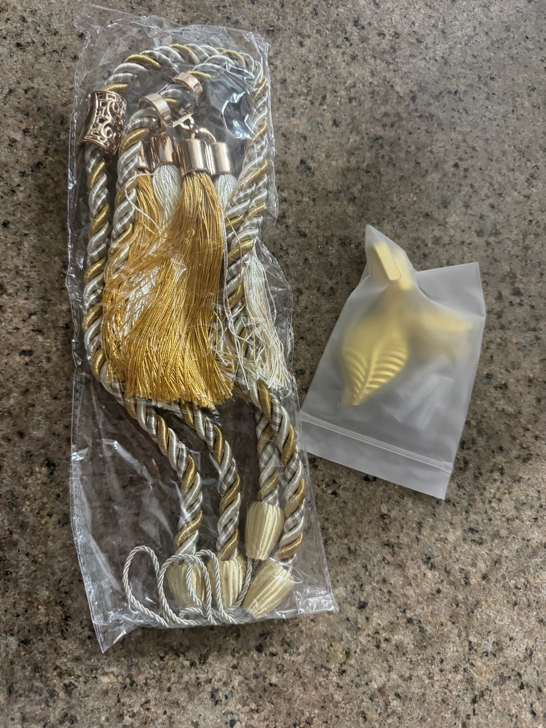 Generic Curtain Tassel Tieback Gold And White 1