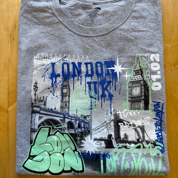 Fashion Nova Life In London Graphic Tee Size L Gray