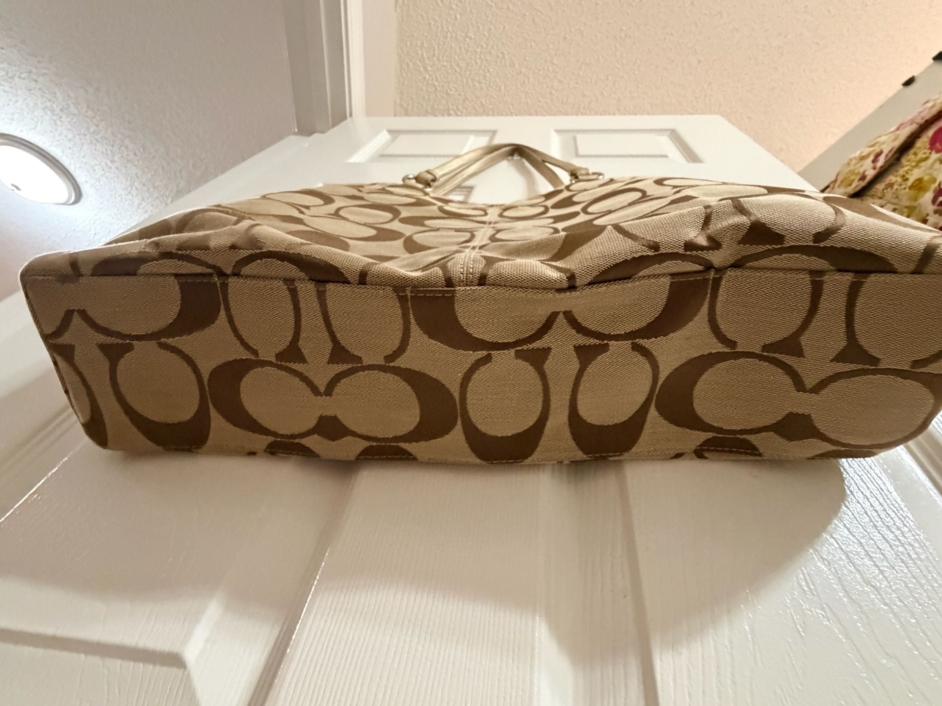 Y2K Coach Gabby Signature C Tote F14863 | Brown Tan Jacquard | Gold Trim | Pink Lining 9