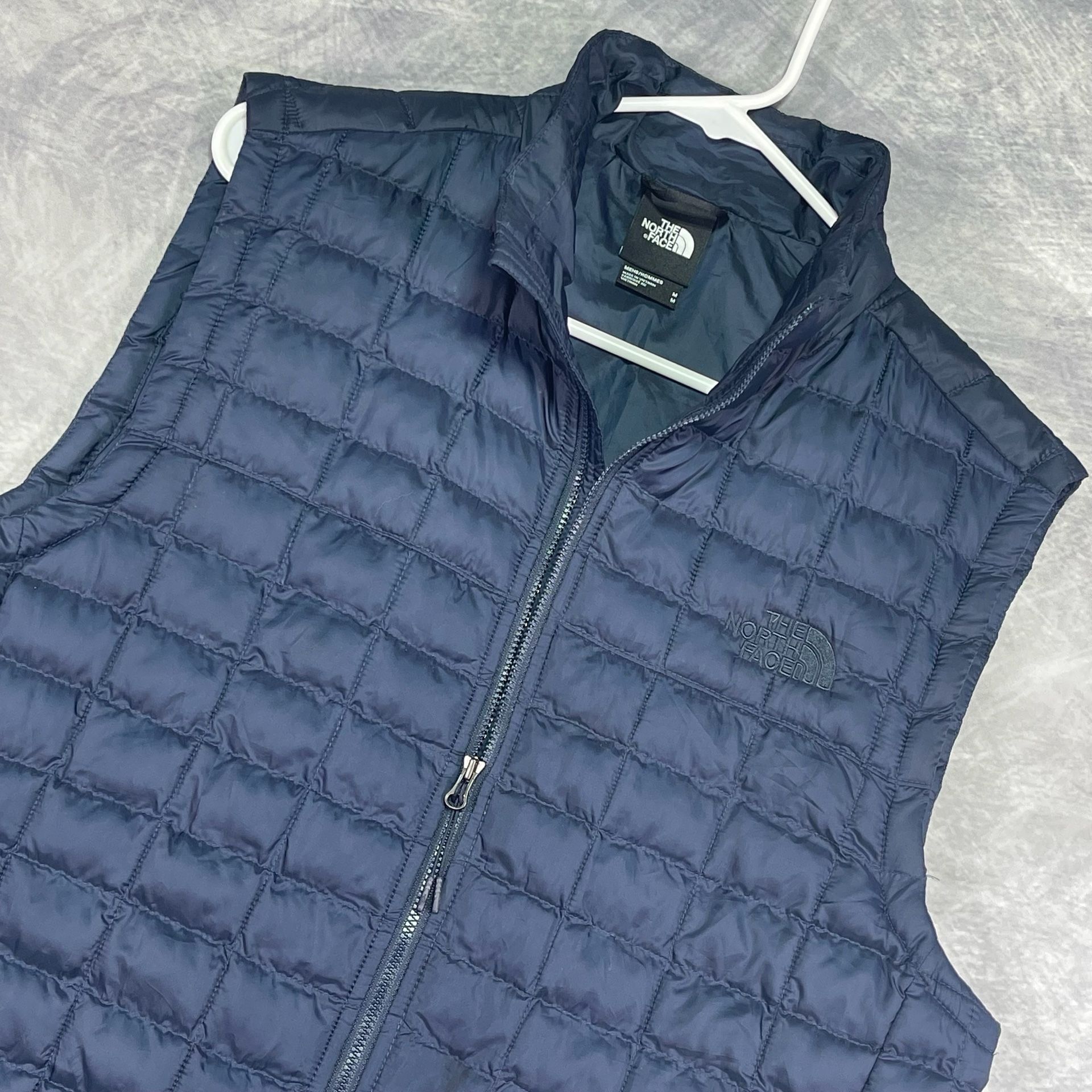 The North Face Thermoball Vest Size M Navy Quilted Insulated Jacket 2