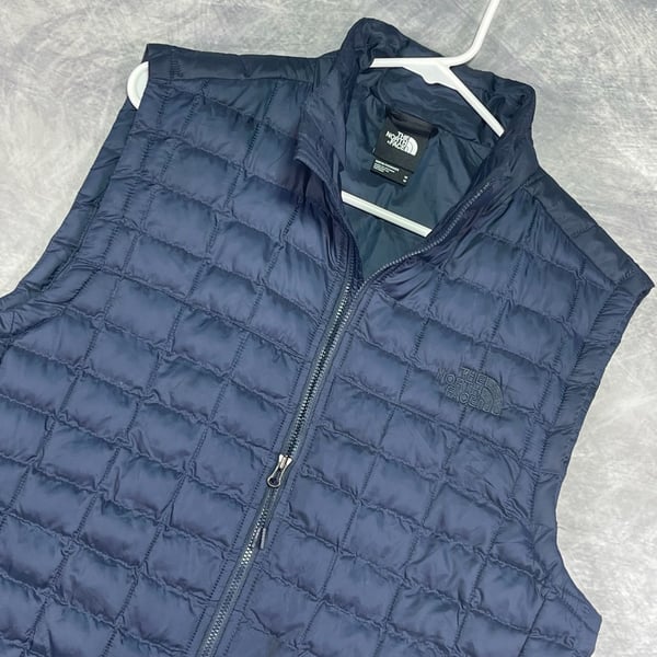 The North Face Thermoball Vest Size M Navy Quilted Insulated Jacket