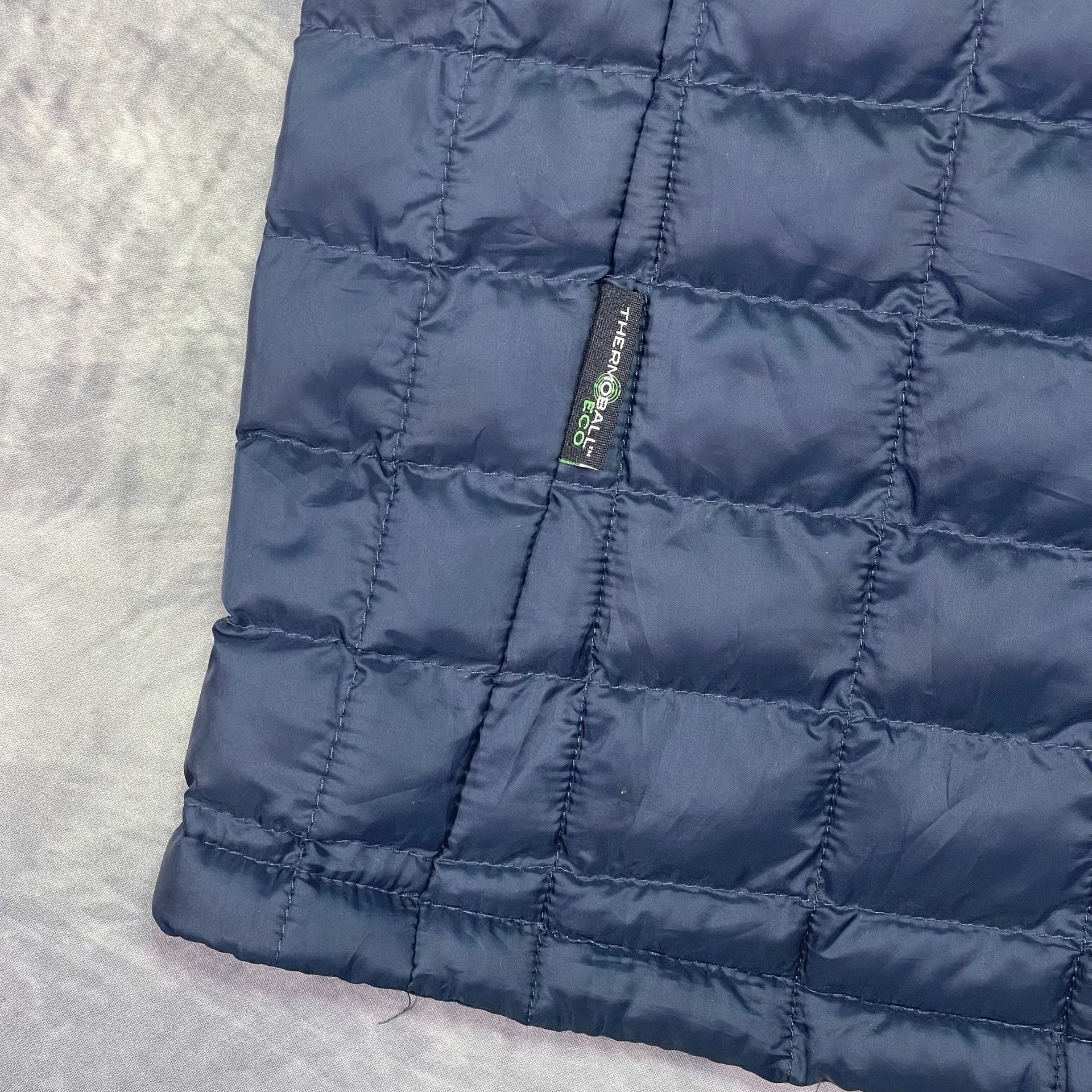 The North Face Thermoball Vest Size M Navy Quilted Insulated Jacket 10