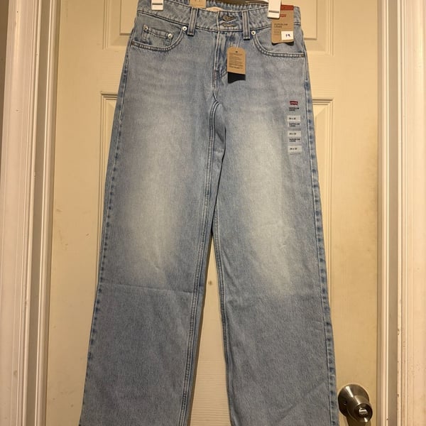NWT Levi's Superlow Loose Jeans Size 26x32 Light Wash