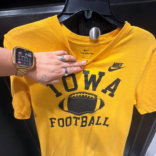 Nike Iowa Football T-Shirt Size S Yellow