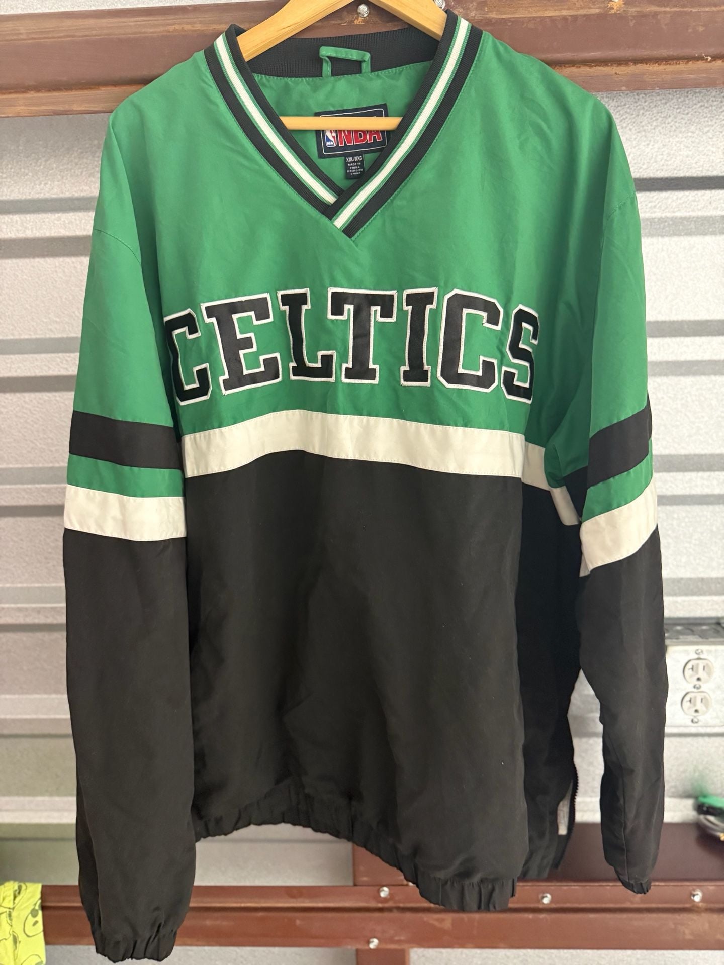 NBA Boston Celtics Pullover Jacket Size XXL Green Black V-Neck 2