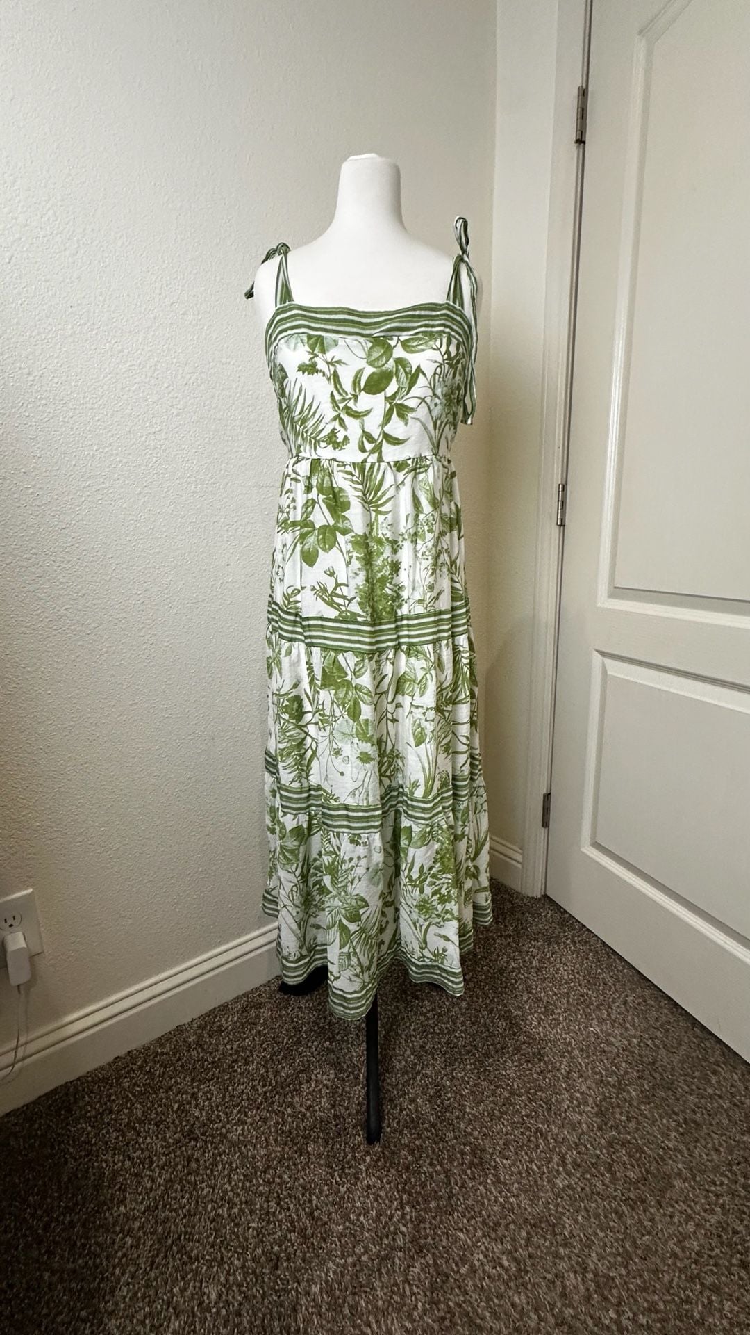 Sweet Wanderer Floral Print Tiered Midi Dress Size M Green White 2