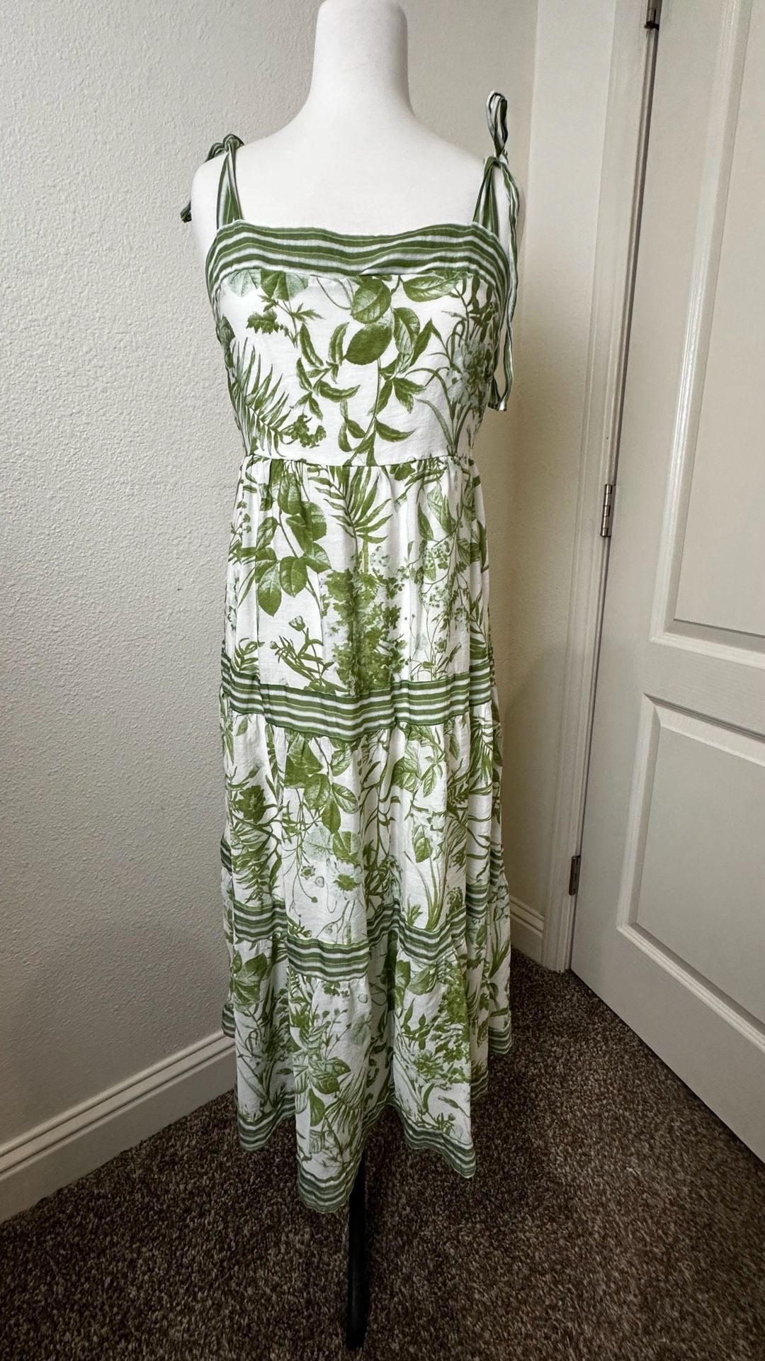 Sweet Wanderer Floral Print Tiered Midi Dress Size M Green White 3