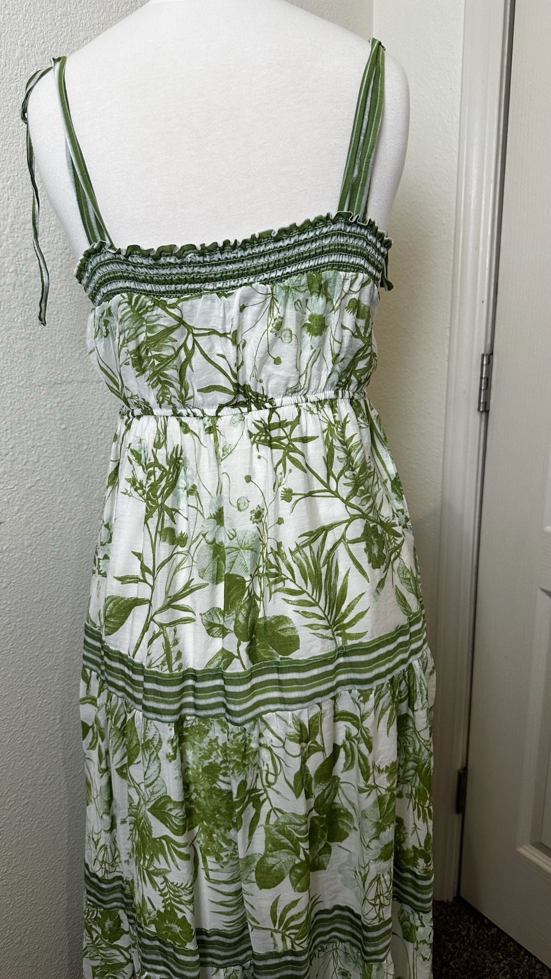 Sweet Wanderer Floral Print Tiered Midi Dress Size M Green White 4