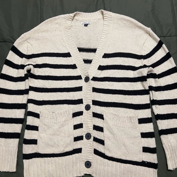 A-American Eagle Women's Oversized Striped V-Neck Button Front Cardigan(S)