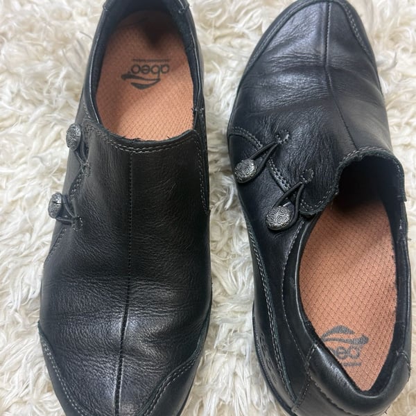 Taos Size 7.5 Encore Slip-On Shoes Black Leather