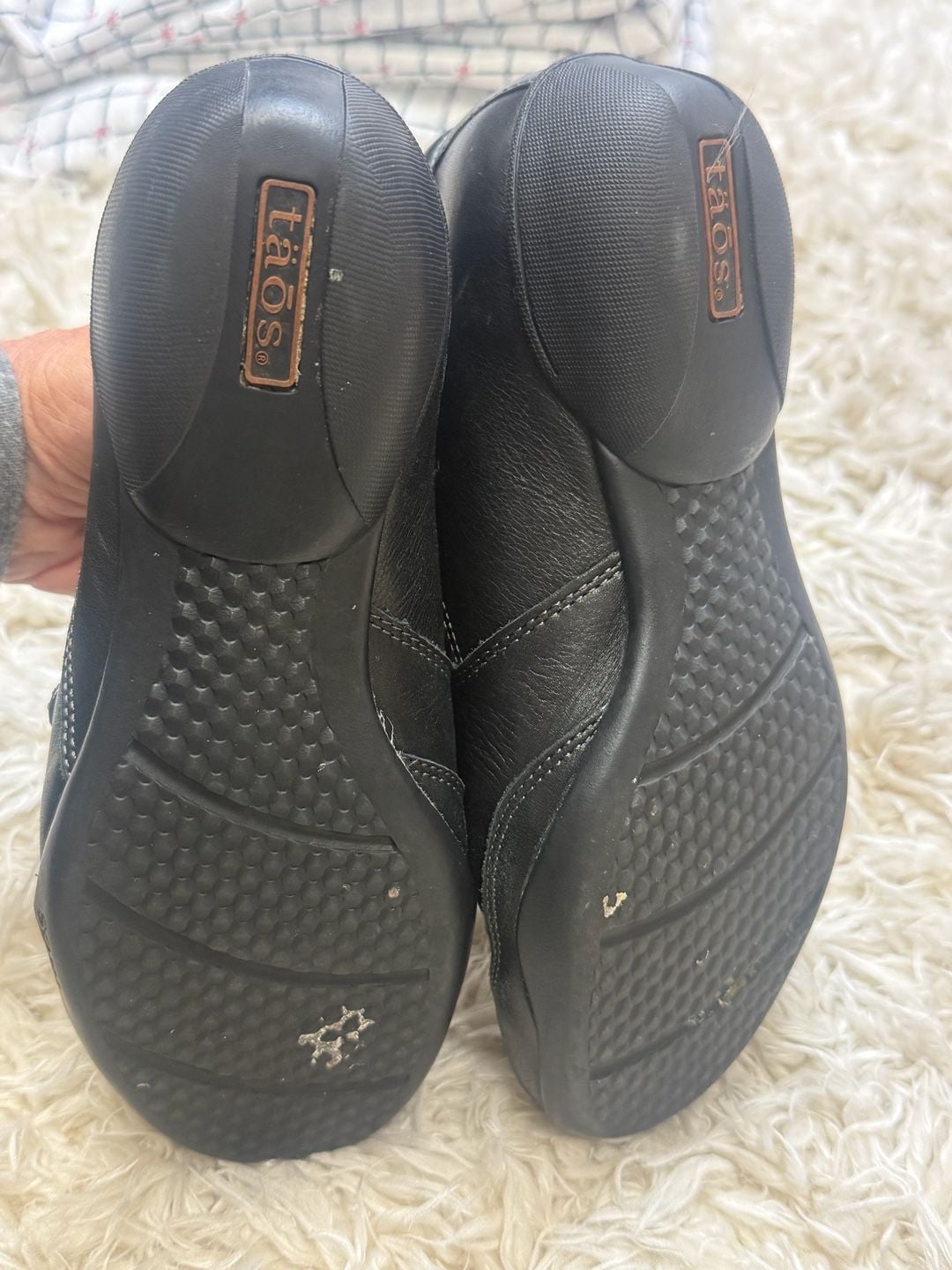 Taos Size 7.5 Encore Slip-On Shoes Black Leather 5