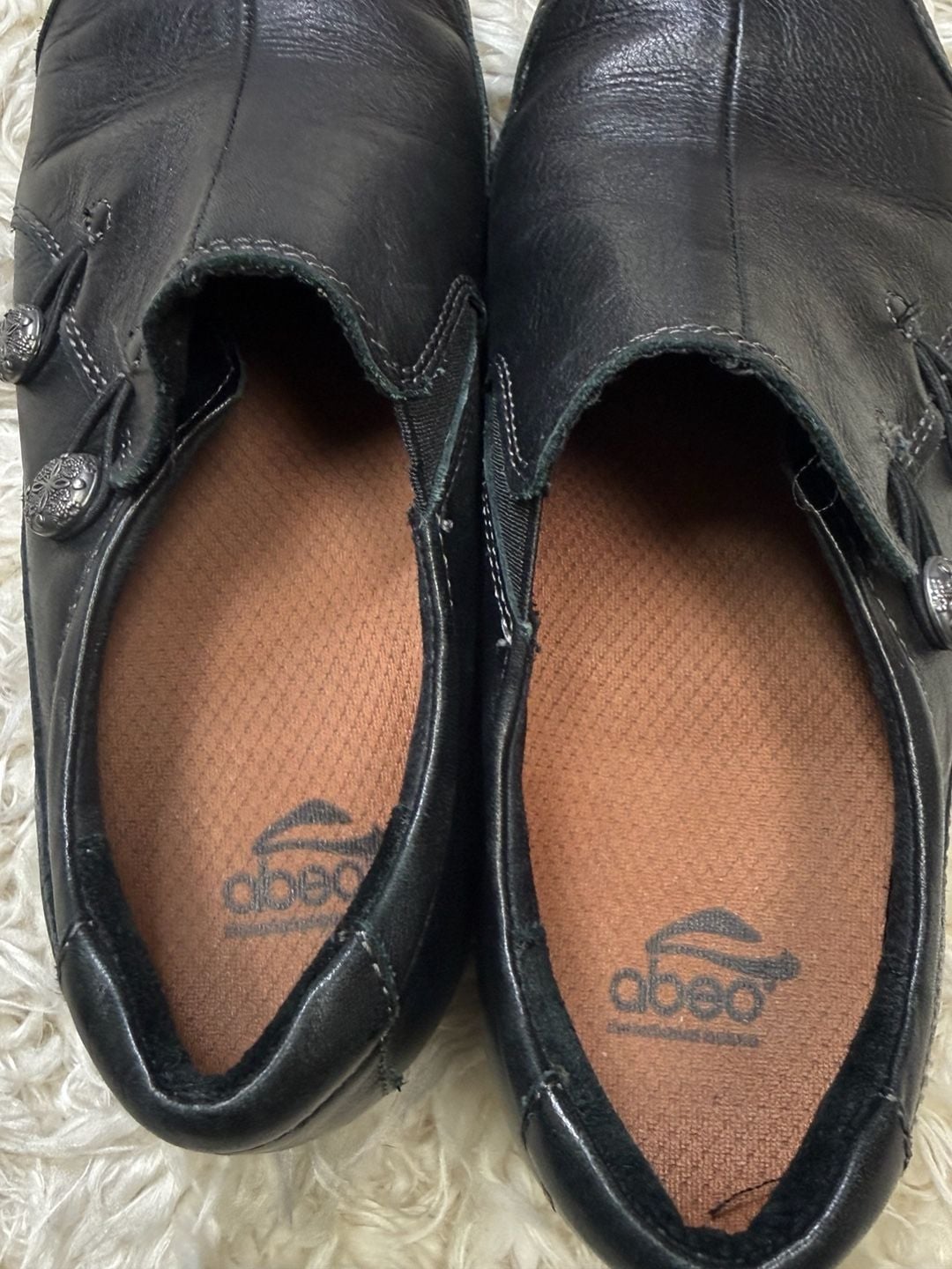 Taos Size 7.5 Encore Slip-On Shoes Black Leather 7