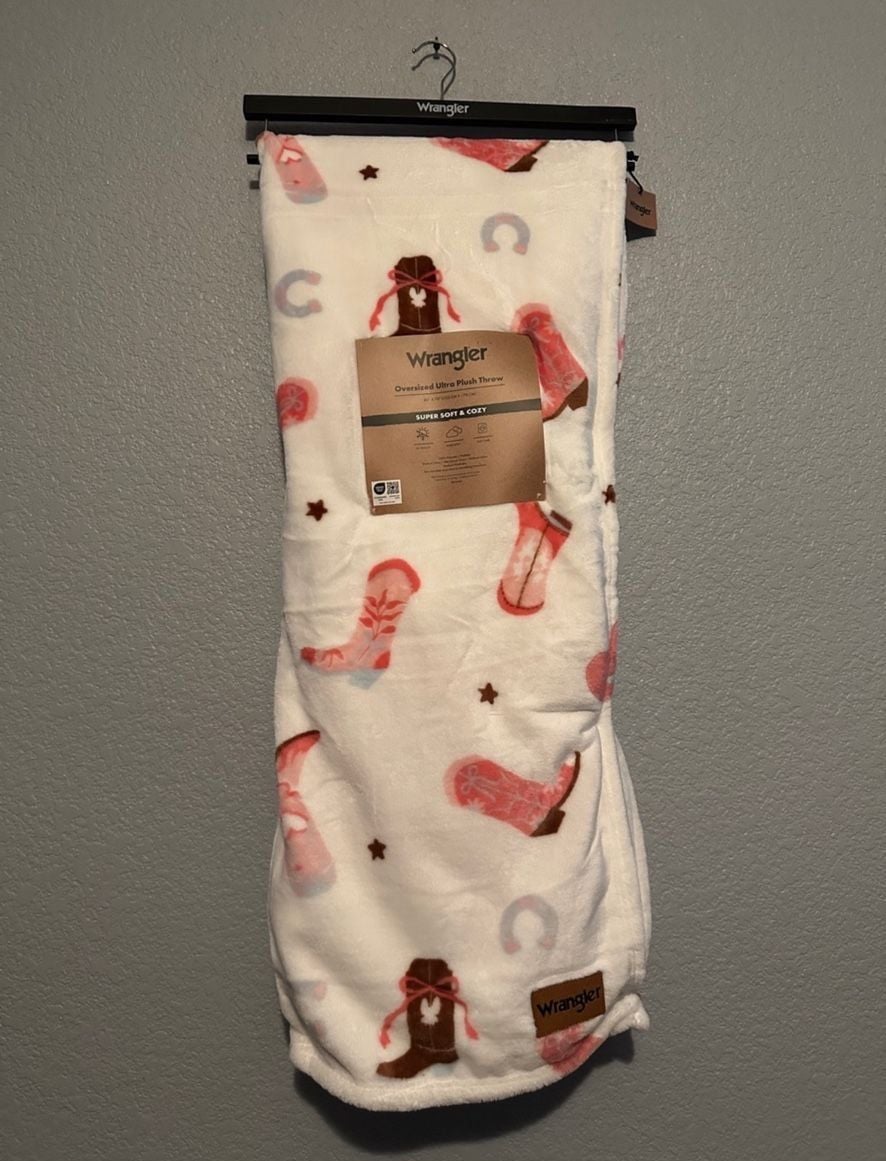 NEW Wrangler Oversized Ultra Plush Throw 60" X 70" Pink Cowboy Boots White 1