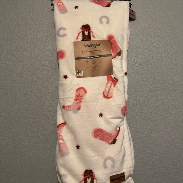 NEW Wrangler Oversized Ultra Plush Throw 60" X 70" Pink Cowboy Boots White