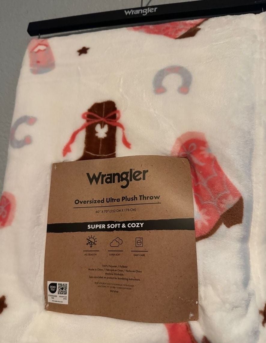 NEW Wrangler Oversized Ultra Plush Throw 60" X 70" Pink Cowboy Boots White 3