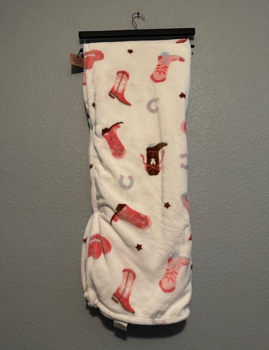 NEW Wrangler Oversized Ultra Plush Throw 60" X 70" Pink Cowboy Boots White 4