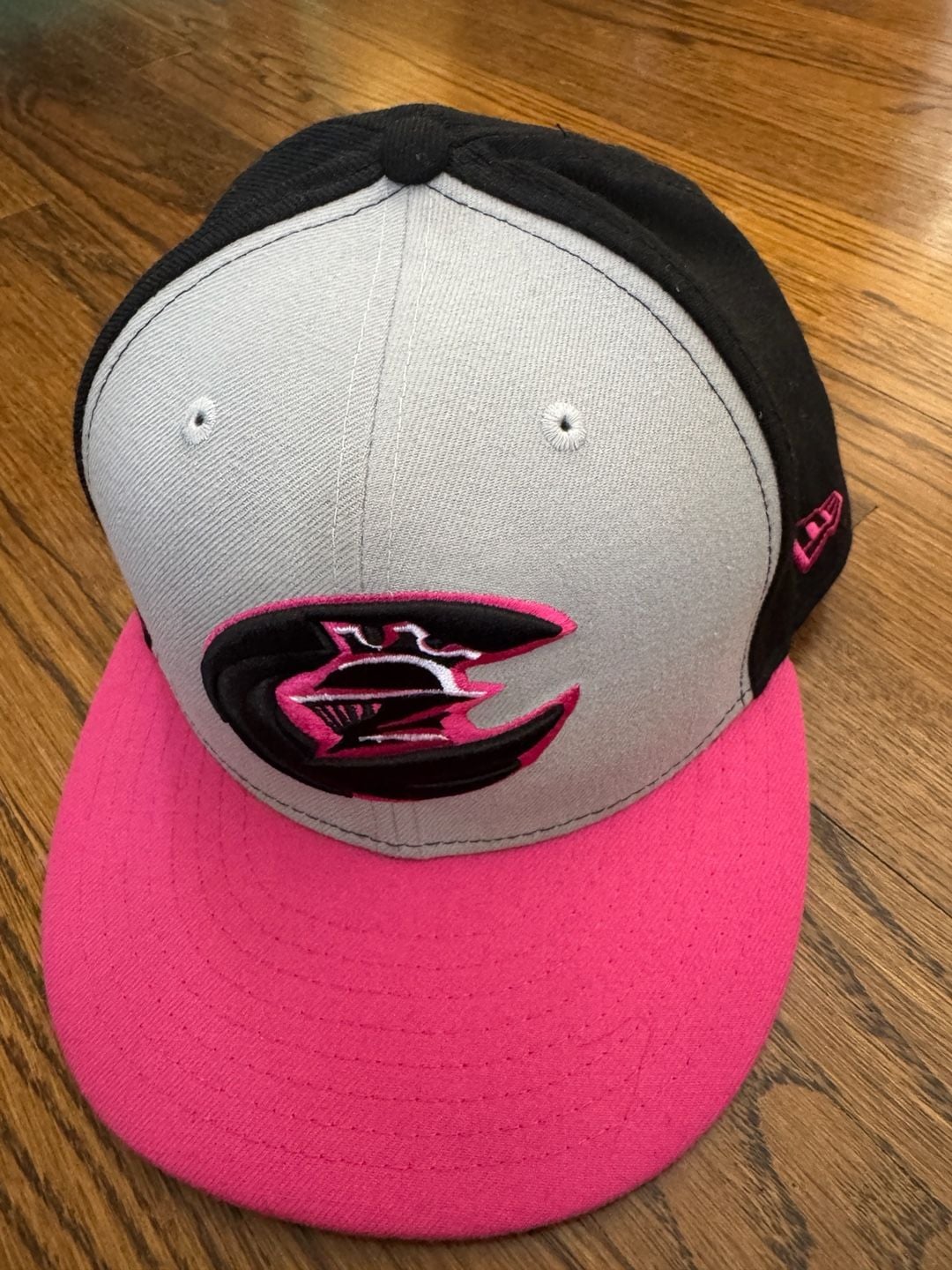 New Era Charlotte Knights 59FIFTY Size 7 1/4 Pink Black Fitted Hat 2