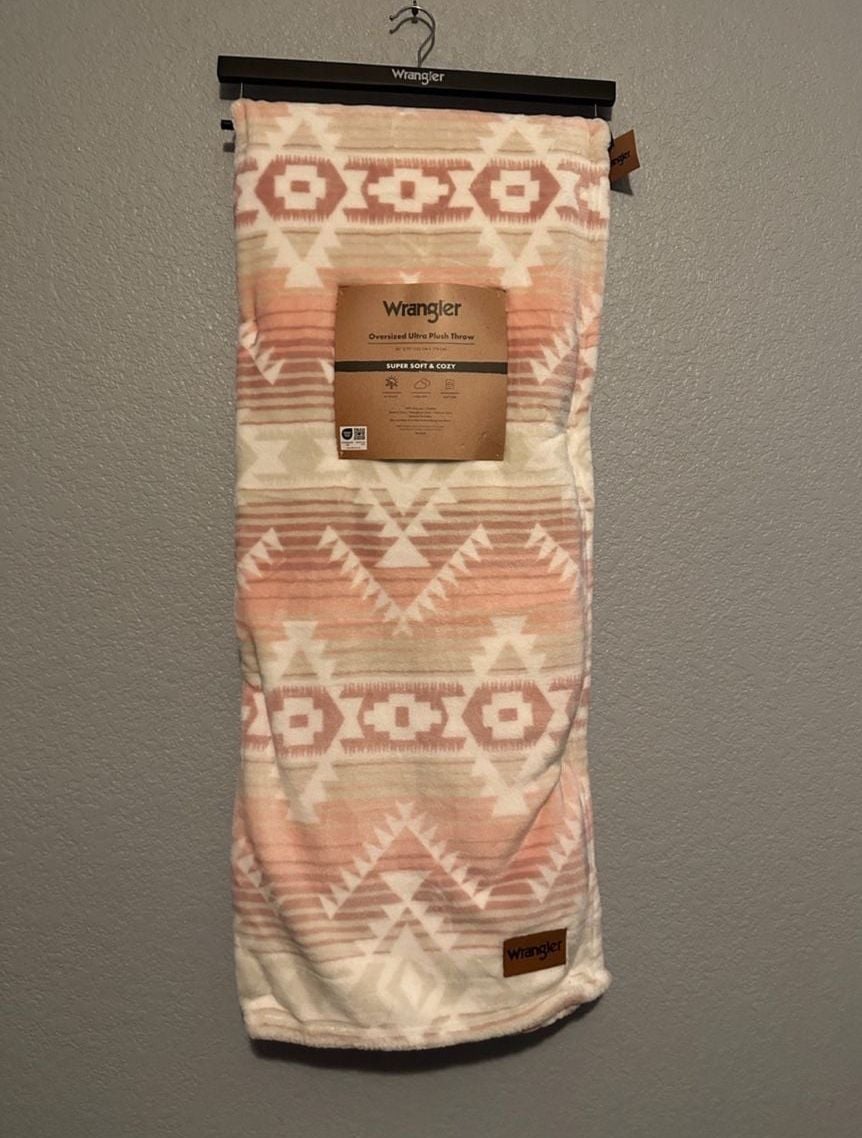 NEW Wrangler Oversized Ultra Plush Throw Blanket 60x70 Pink 1