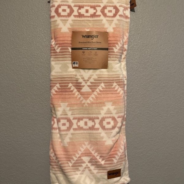 NEW Wrangler Oversized Ultra Plush Throw Blanket 60x70 Pink