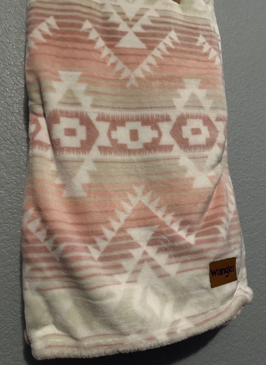 NEW Wrangler Oversized Ultra Plush Throw Blanket 60x70 Pink 2