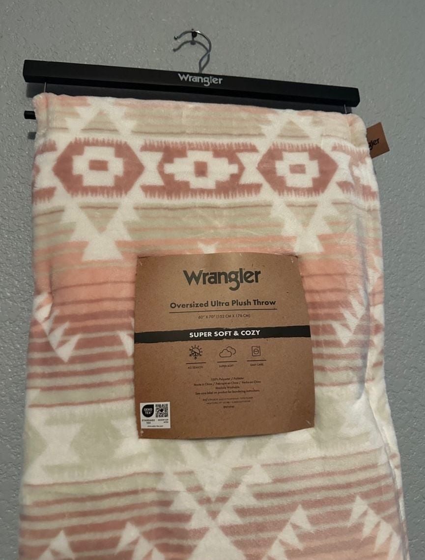 NEW Wrangler Oversized Ultra Plush Throw Blanket 60x70 Pink 3