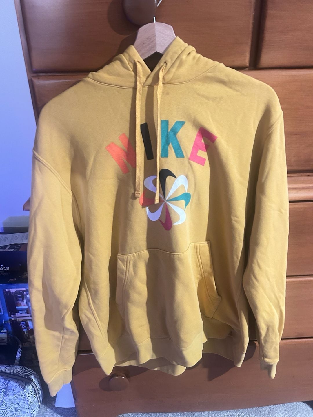 Nike Evolve Sunburst Pullover Hoodie Size M Yellow Sport Shoe 2