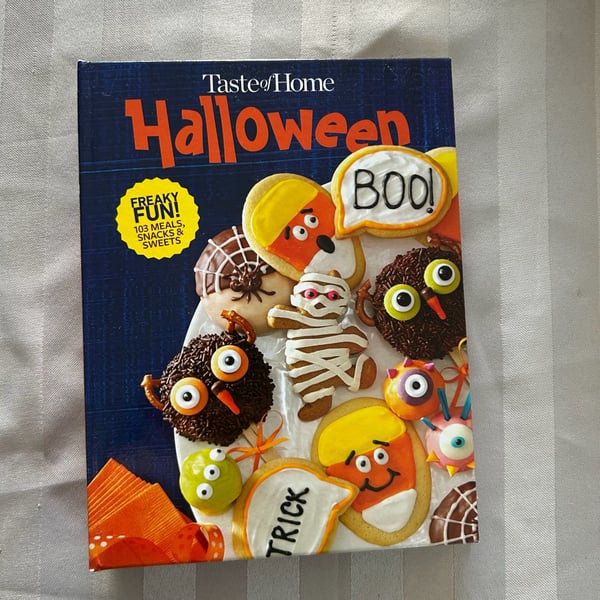 Taste of Home Halloween Cookbook Mini Binder