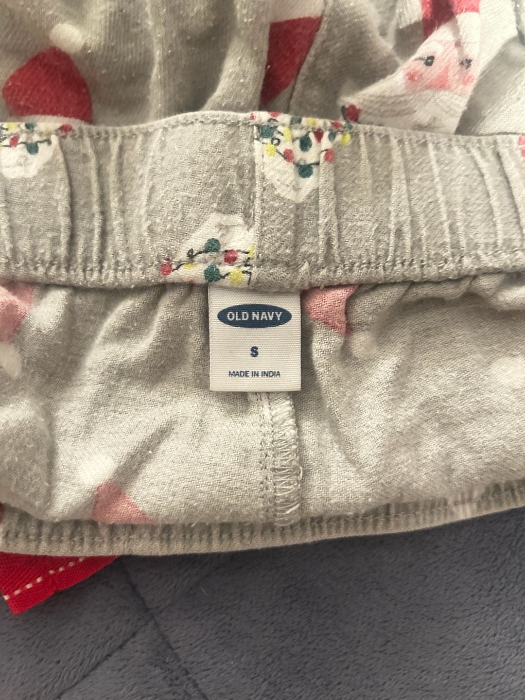 Old Navy Pajama Shorts Size S Grey Santa Print 4