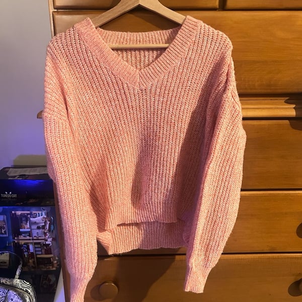 Shein V-Neck sweater size M Pink chunky knit
