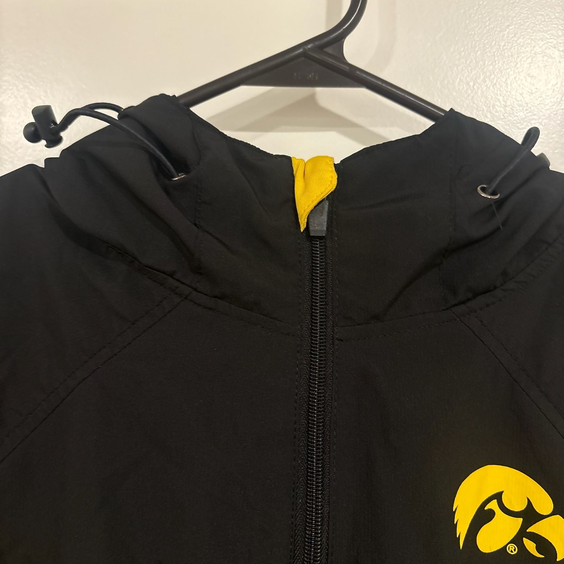 Colosseum Iowa Hawkeyes Jacket Men M Black Gold Hooded Full Zip NCAA Windbreaker 3
