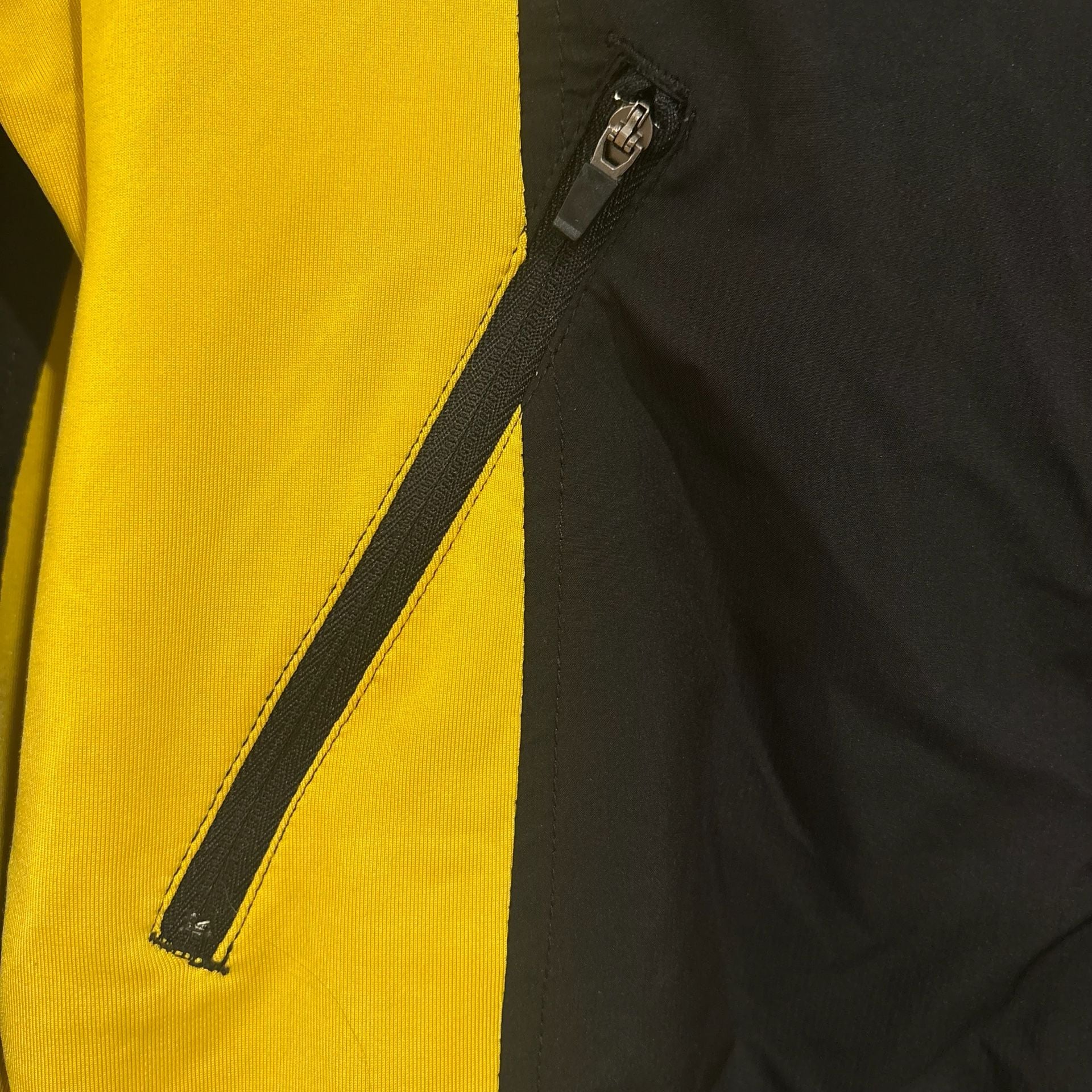 Colosseum Iowa Hawkeyes Jacket Men M Black Gold Hooded Full Zip NCAA Windbreaker 9