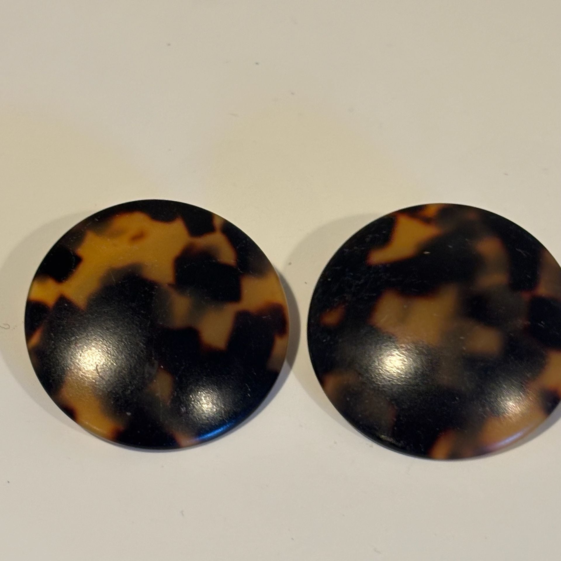Vintage Tortoise Shell Acetate Round Buttons Or Earrings 1