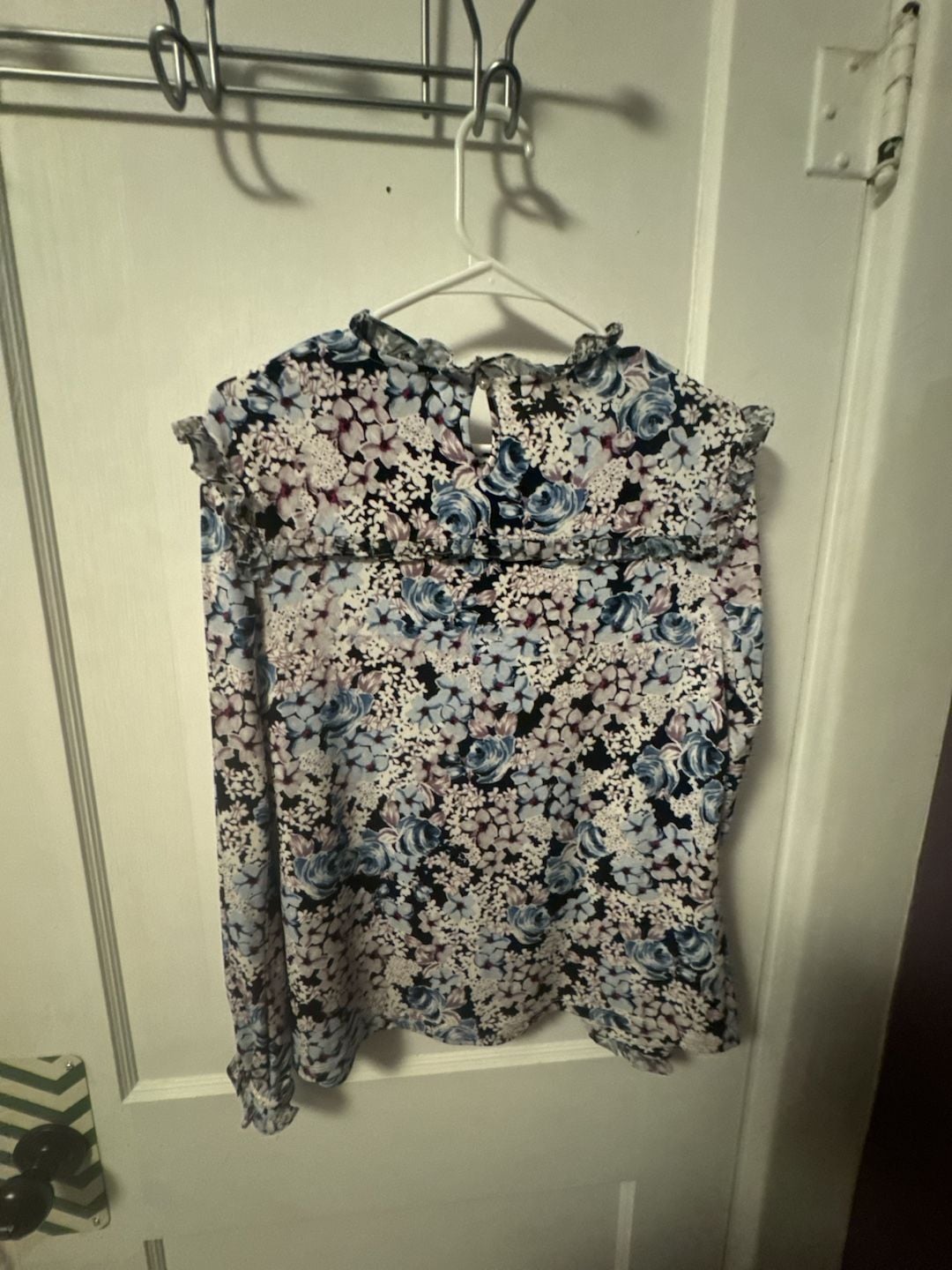 Karl Lagerfeld Paris Floral Ruffle Trim Blouse Size S Blue Purple Long Sleeve 4
