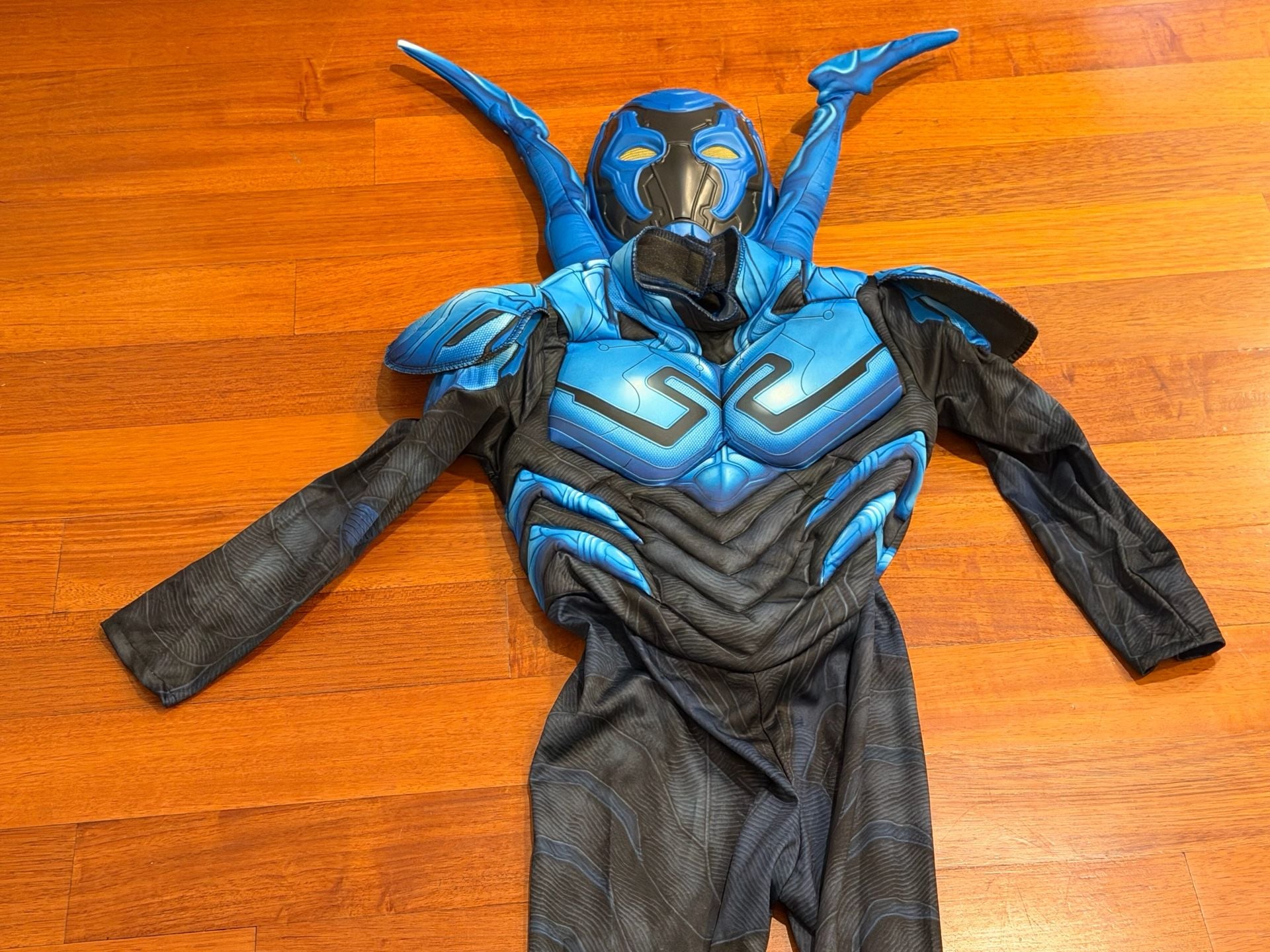 Blue Beetle Boy's Costume Size Small Muscle Jumpsuit Mask 8