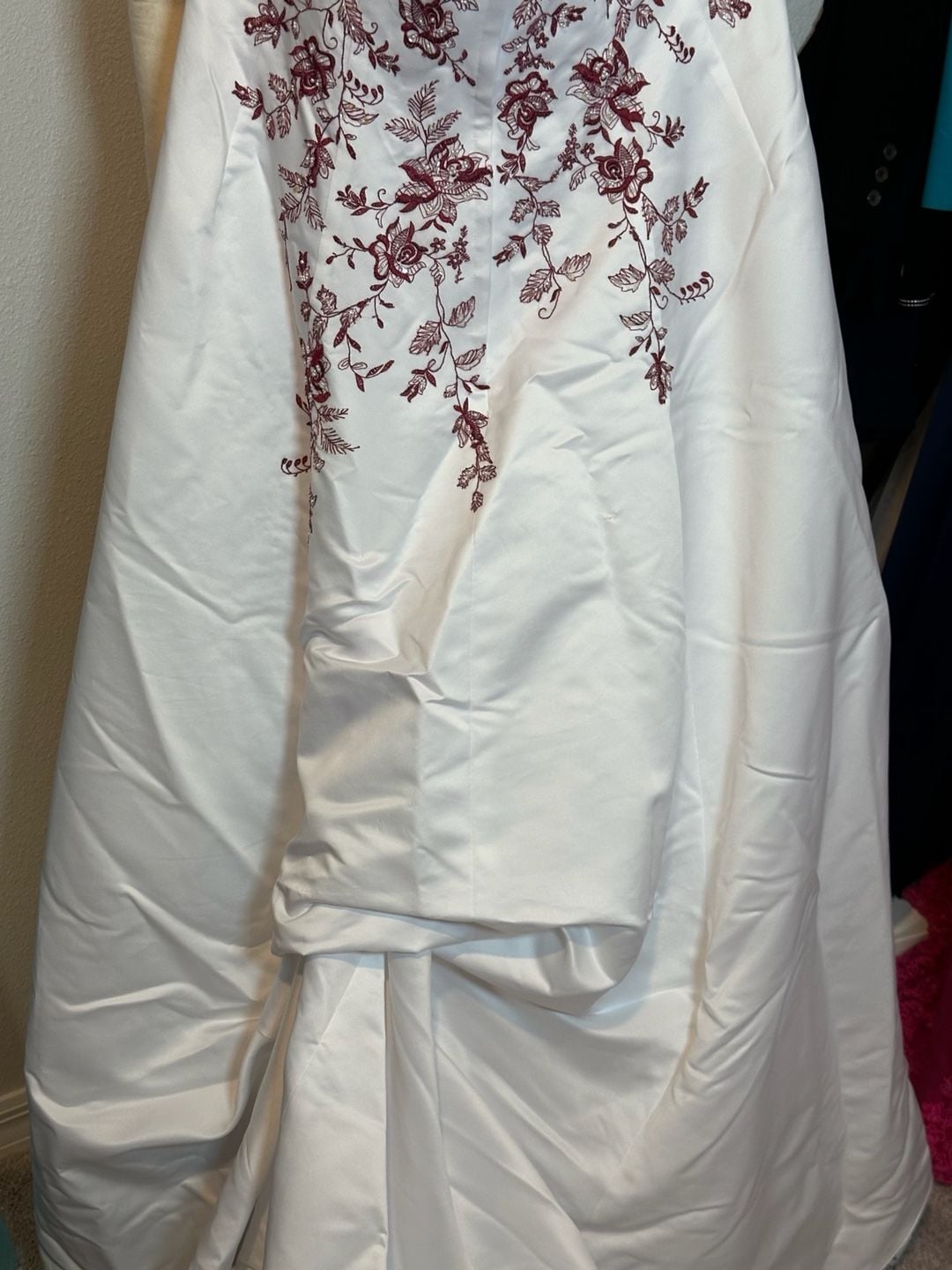David’s Bridal White Embroidered Strapless Formal Ball Gown Wedding dress 7