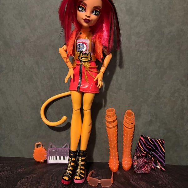Monster High Toralei Stripe G3 Skulltimate Secrets Neon Frights Doll Accessories