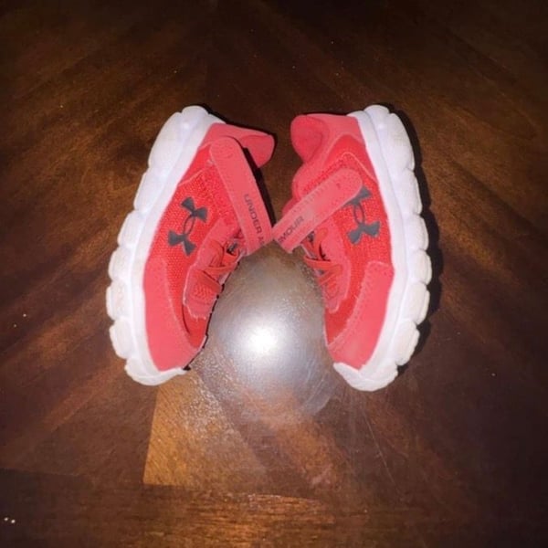 Under Armour Assert 6 Kids Size 6K Red Coral Hook & Loop Running Shoes