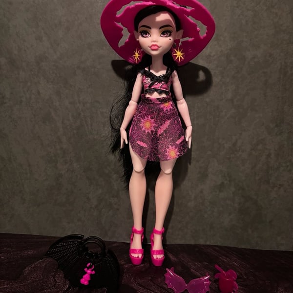 Monster High Draculaura G3 Scare-adise Island Doll with Outfit & Accessories
